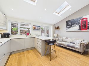 KITCHEN/BREAKFAST ROOM- click for photo gallery